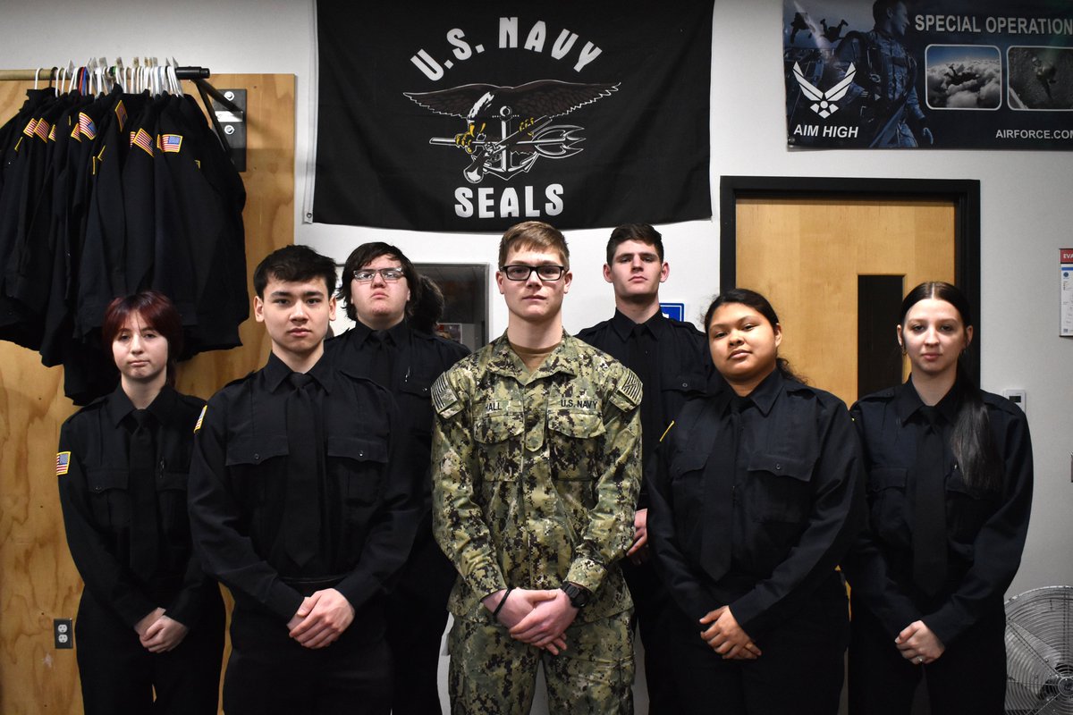 muskegonctc's tweet image. ⚓ From Whitehall Viking to Navy Sailor 🇺🇸
Former Criminal Justice student Jonathan Hill spoke to current students about his journey from CTC 👮‍♀️ to sailing the seas 🌊. #FutureFocused