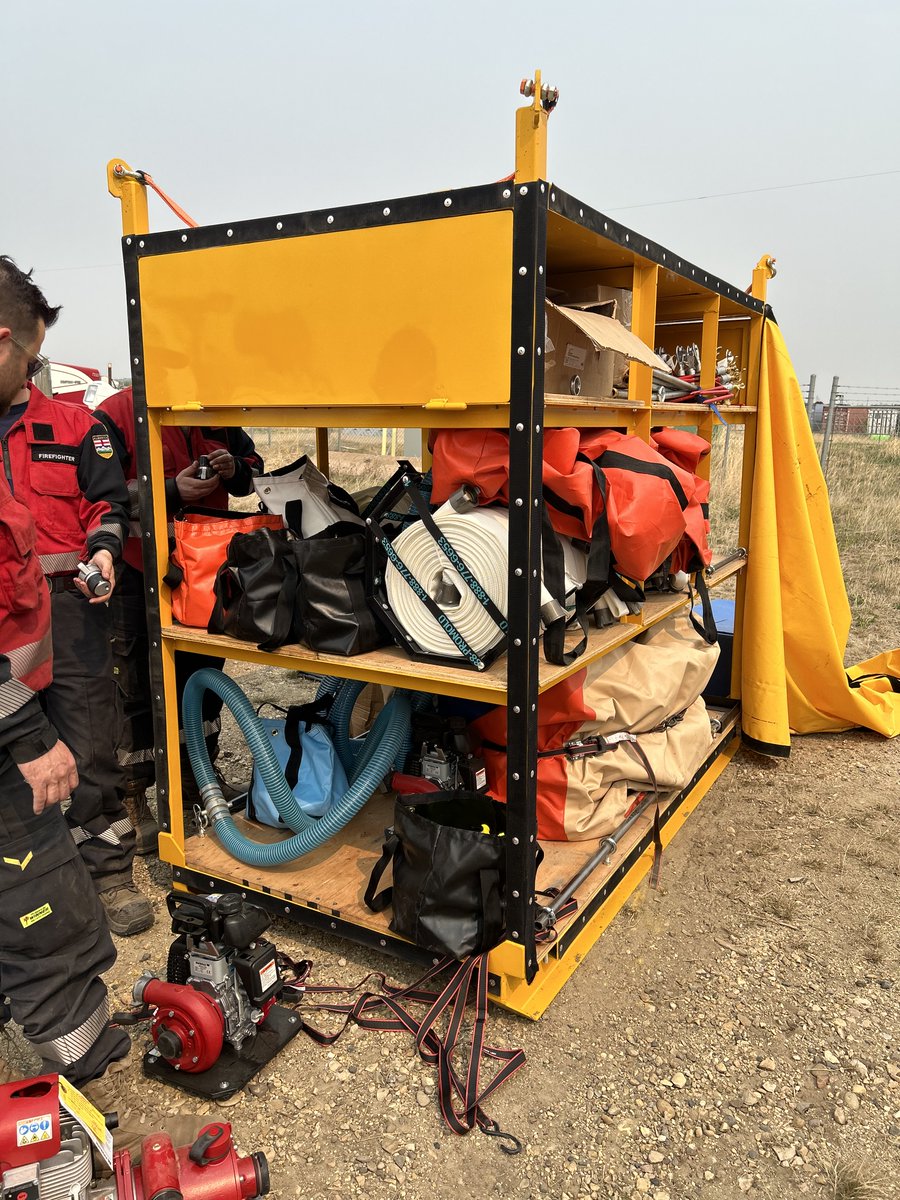 fightfirefast's tweet photo. Start scene survey uphill and upwind. Stage command center and order resources with call back contact on DM on x, cell, email & radio frequency. #complexemergency https://t.co/TbwxCfiIQZ