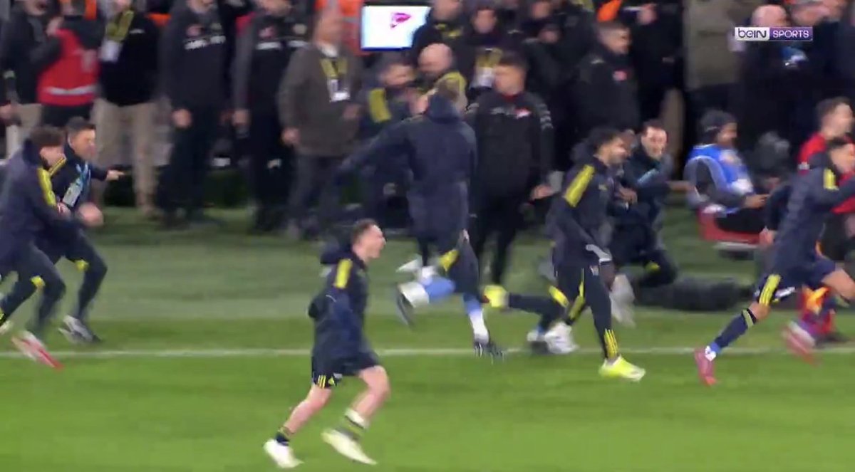 fenerbahçenin uefa maçını hiçbir kanalda bulamıyorum. nasıl yayınlanmazsınız kardeşim bırakın gidin bu işleri ya.  izlemek istiyoruz kardeşim yayınlayın şu maçı
<a href="/trtspor/">TRT Spor</a> <a href="/DigiturkDestek/">Digiturk Destek</a> <a href="/tivibuspor/">Tivibu Spor</a> <a href="/exxentr/">Exxen</a> <a href="/netflixturkiye/">Netflix Türkiye</a> 
bu da uefa finaline kaldıklarındaki sevinçleri.