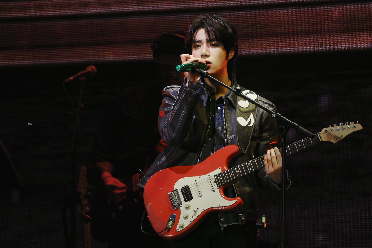 ᴛʜᴍ: tweet media