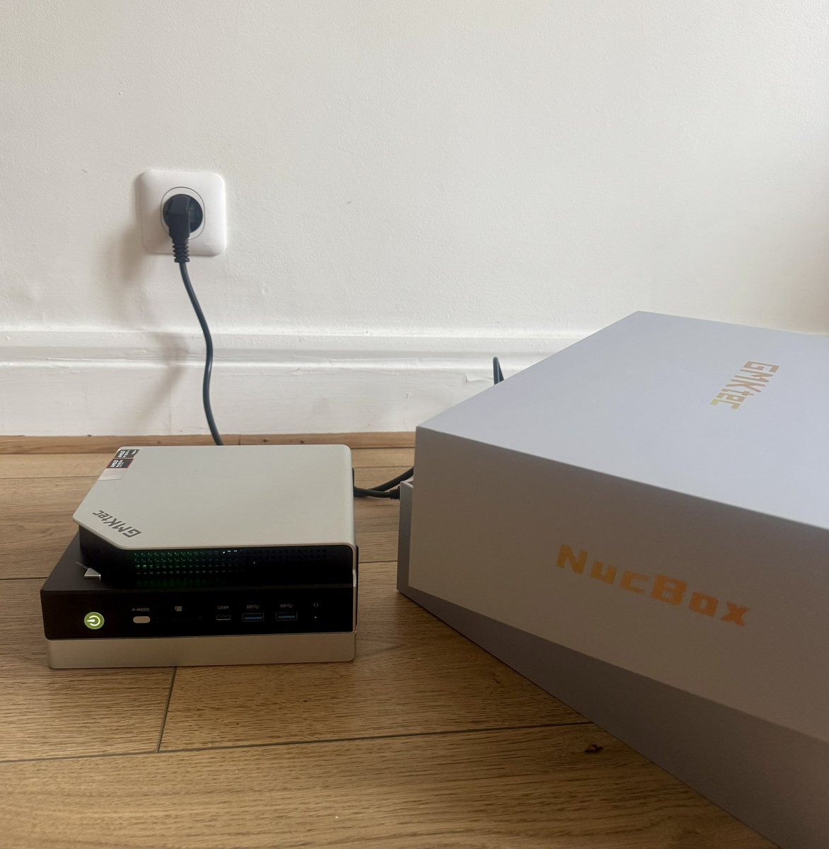 Supersocks tweet media