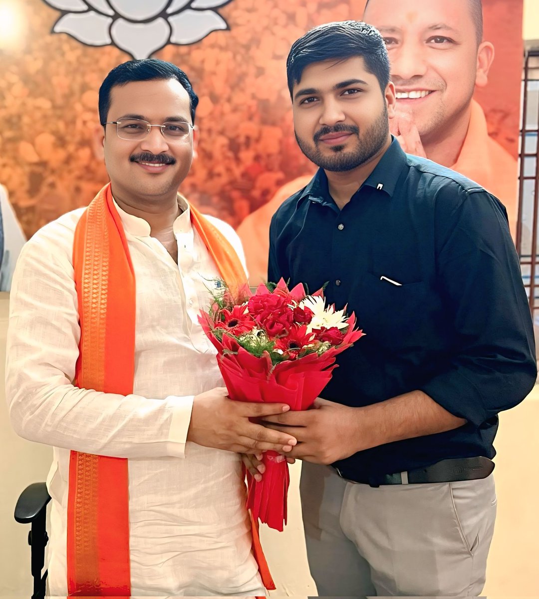 s88768174's tweet photo. सभी के आशीर्वाद, विश्वास और स्नेह से

"सेवा के 4 साल - बेमिसाल"

रामपुर कारखाना के विकास, सम्मान और जनसेवा को समर्पित~रामपुर कारखाना के विकास पुरुष, जनप्रिय विधायक मा. श्री सुरेन्द्र चौरसिया जी!🙏
@mlasurendra @BJP4UP @mppchaudhary @idharampalsingh https://t.co/sjJG3AZQbe