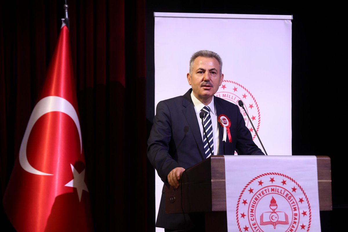 🇹🇷 İstiklâl Marşı’nın Kabulünün 105. Yıl Dönümü ve Mehmet Âkif Ersoy’u Anma Töreni, Dokuz Eylül Üniversitesi (DEÜ) Sabancı Kültür Merkezinde gerçekleştirildi.

📌 Programa; İzmir Valisi Dr. Süleyman Elban, MHP Genel Sekreter Yardımcısı ve İzmir Milletvekili Tamer Osmanağaoğlu,