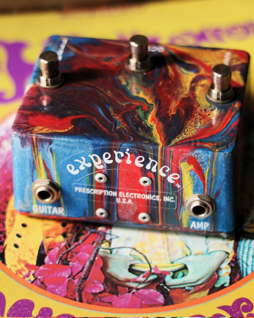 fuzzfaceguitars's tweet photo. 90’s Prescription Electronics “Experience Fuzz“

90年代ブティックペダルの先駆け、時代遅れ、古臭いなどとネガティブな評価だったファズが見直されるきっかけを作ったPrescription Electronics社の最高傑作、エクスペリエンス・ファズ。
近日発売予定です！ https://t.co/e1Zjwpp2Dt
