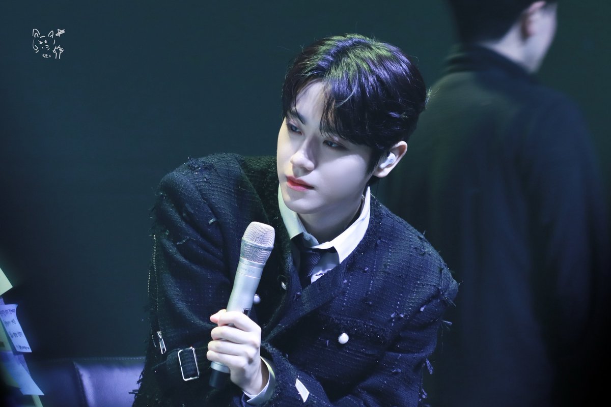 260307 #금동현 

금자님 . . . 👑🩶