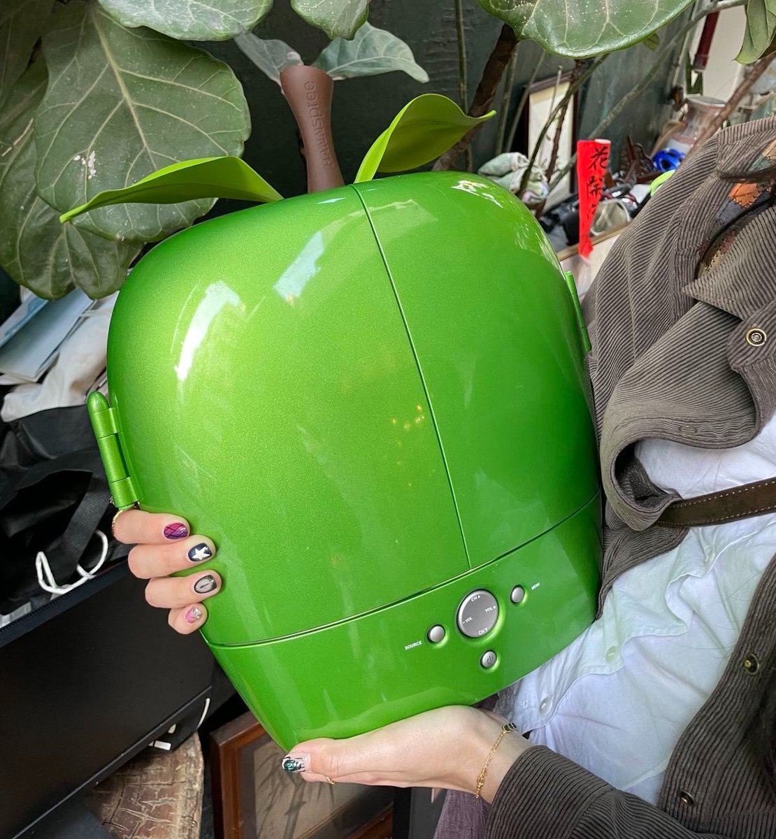 interiorsuckerr's tweet photo. Hannspree Apple TV, 2000's🍏 https://t.co/T575n7qkGm