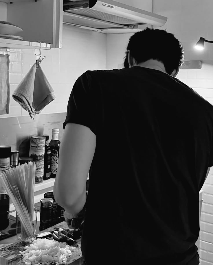 RES0NATED's tweet photo. ㅤ

Akan gue hadapi gonjang ganjing dunia ini, asal makan dulu. 

Ps. cukup adek gue aja yang tidak percaya, gue jago masak. Kamu jangan ya. 

ㅤ ㅤ https://t.co/ba3cDyqtNN
