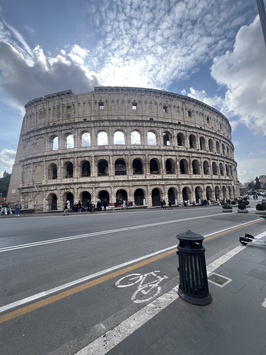 HValterV6's tweet photo. Colosseo, one of the 7 Wonders. https://t.co/2eUyHHVY7C