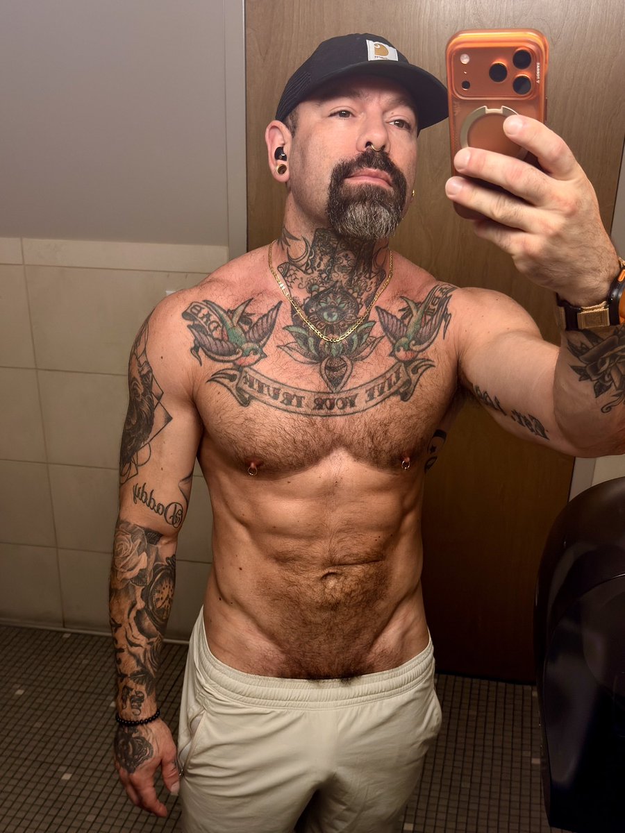 builtbybarthel's tweet photo. Gym stuff #FitAt40 #DadBod https://t.co/TyqDZpTThe