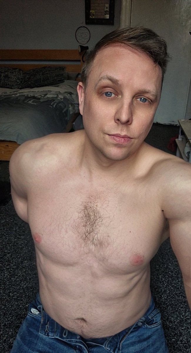 BareChestedGeek's tweet photo. Share me like a cheap slut. https://t.co/tmNnC71DW3