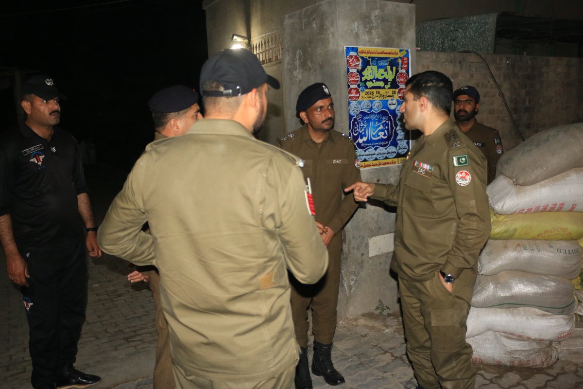 NankanaPolice's tweet image. ڈی پی او ننکانہ ارسلان زاہد کا نماز تراویح کے اوقات میں شاہکوٹ کے علاقہ میں مختلف مساجد کا وزٹ۔ سیکیورٹی  ڈیوٹی چیک کی، حفاظتی انتظامات کا جائزہ لیا۔ پولیس افسران و جوانوں کو سیکیورٹی ڈیوٹی کے متعلق بریف کیا۔

#PunjabPolice #dponankana 
#securityservices #namazetraveeh