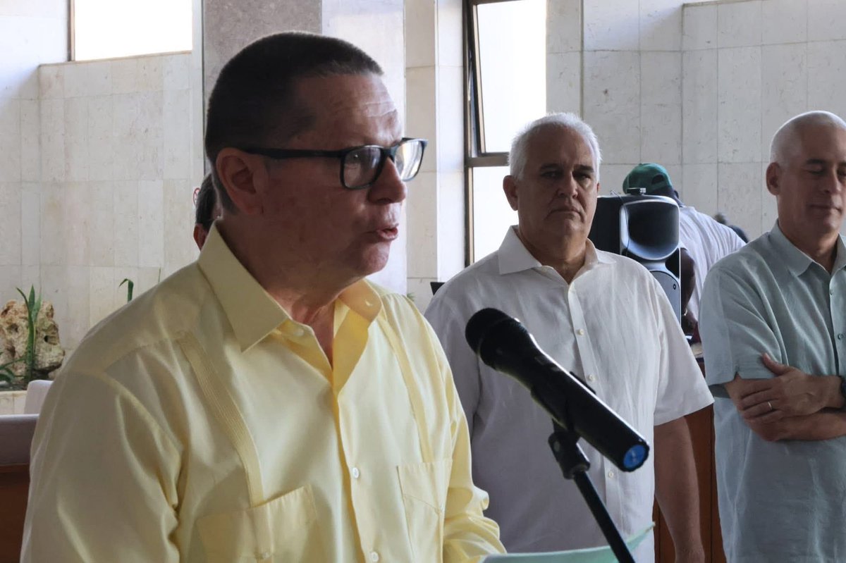 gobhabana's tweet photo. 🇨🇺🤝 El MINREX rexibió colectivo de la Embajada de Cuba en Ecuador, tras la decisión arbitraria de declararlos personas non grata.

✊ Josefina Vidal denunció que esta acción responde a la estrategia de EE.UU. contra la unidad latinoamericana.

#CubaEstáFirme https://t.co/fOa8SFbOE4