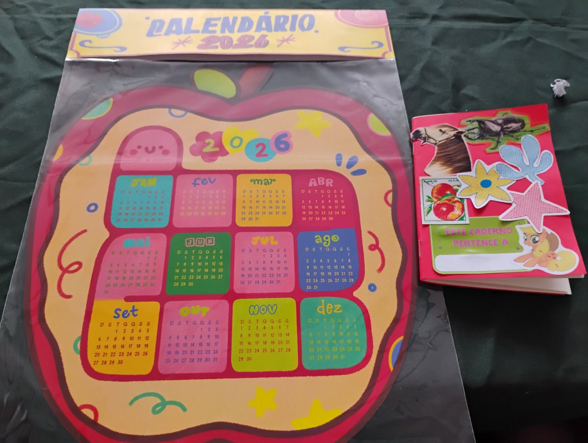 aquela amiga fã da yves que ganhou um calendário de maçã do tigre triste num sorteio :3