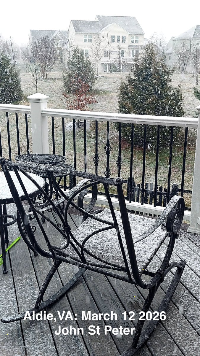JustinWeather's tweet photo. โ๏ธ Got stickage?
๐ค Is your snow laying a staying?
๐ They do in Aldie, VA
๐ท John St. Peter showing off his snow after two days in the 80s.
#FITF
๐ If you have it too, please show us. https://t.co/AfcY0JB0W7