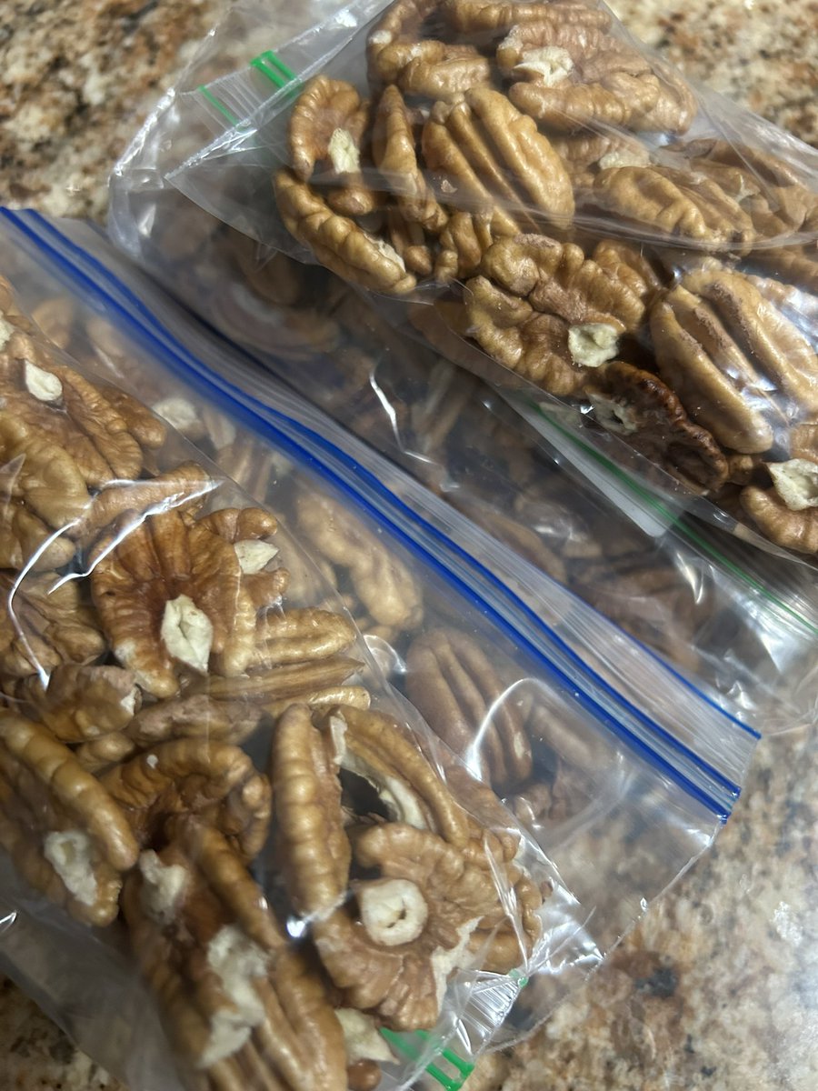 ImagineThis704's tweet image. …#stockup #save #putback #freeze #store..#wastenotwantnot used to be a #Consciousness before people #arrived…😐
#OleTimeReligion 🙏🏽🙌🏽🫶🏽☮️🫴🏾💐
(#Granny loved #JohnnyCash 🥹)
#Throwback on #Thursday 🎤🎶
youtu.be/WKe4T6Bkh7I