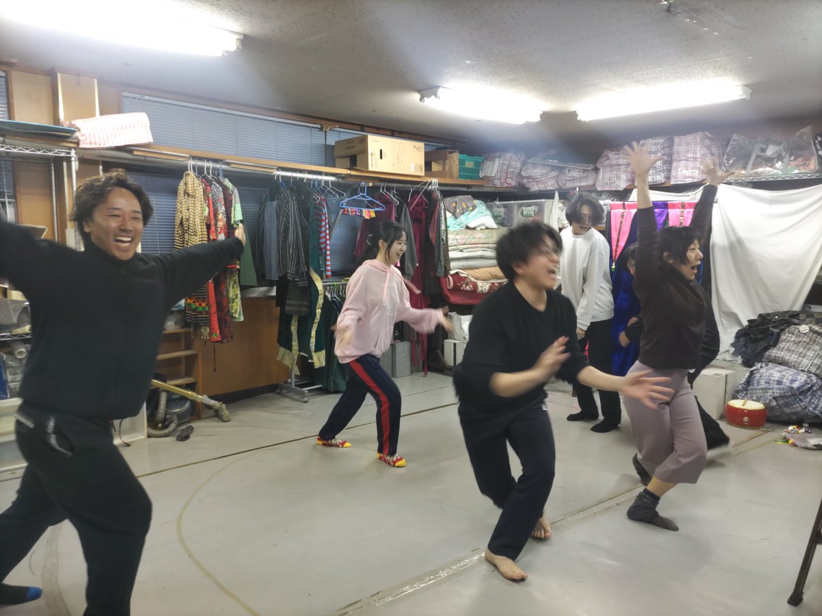 gkirara's tweet photo. 【#八代こども演劇まつり｜3/12稽古】
八代市鏡文化センターさんの親子向け演劇・ダンスの舞台「八代こども演劇まつり」。3/12（木）はフルメンバー＆稽古場での最終稽古。各演目の微調整＆小確認後、全演目を通しました。
◎詳細（観覧申込受付は終了📷）
https://t.co/k0i8yB8UL5 https://t.co/kcJEfuZYkX