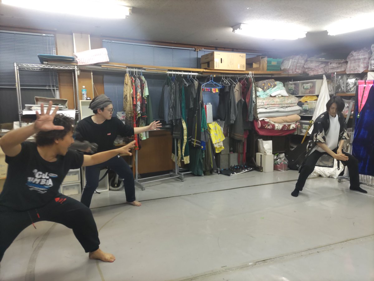 gkirara's tweet photo. 【#八代こども演劇まつり｜3/12稽古】
八代市鏡文化センターさんの親子向け演劇・ダンスの舞台「八代こども演劇まつり」。3/12（木）はフルメンバー＆稽古場での最終稽古。各演目の微調整＆小確認後、全演目を通しました。
◎詳細（観覧申込受付は終了📷）
https://t.co/k0i8yB8UL5 https://t.co/kcJEfuZYkX