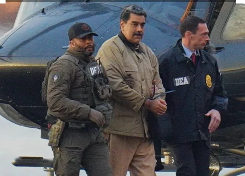 Maduro está preso.
Pasa noches enteras golpeando la puerta de metal de su celda, chillando y pegando lecos mientras grita que es “presidente”.

¿Recuerdan cuando masacraba a los muchachos y decía que dormía “como un bebé”?

La historia siempre cobra.