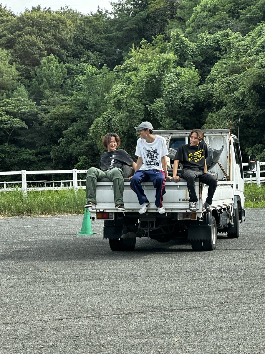 福岡大学に合格された皆様！合格おめでとうございます‼️㊗️㊗️㊗️㊗️㊗️ ㊗️㊗️㊗️
共に大学生活を自動車部でエンジョイしませんか？
車やバイクに興味がある方はもちろん、興味のない方も大歓迎です！少しでも気になってくれた方は随時情報更新していくのでフォローして楽しみに待っていてください！