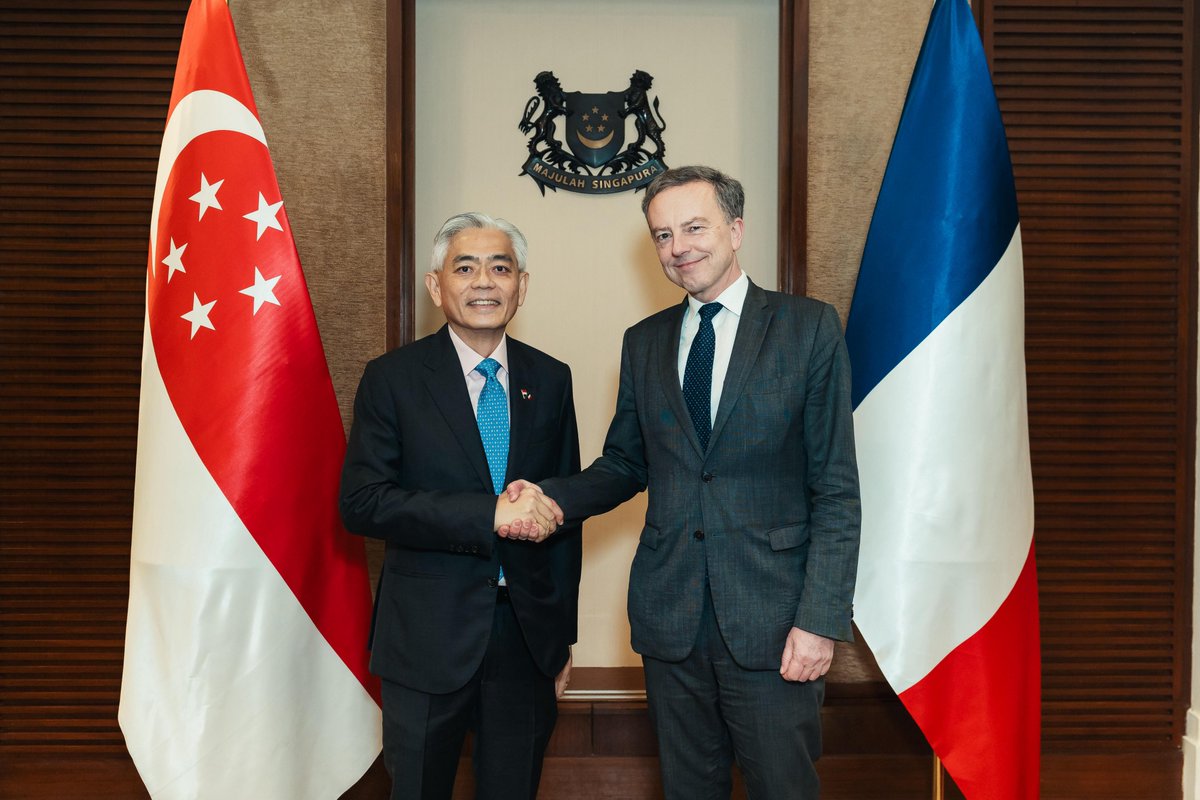 martin_briens's tweet image. Premier déplacement à l’étranger en tant que Secrétaire général, à Singapour 🇸🇬, auprès de mon homologue Albert Chua.
L’occasion de renforcer notre Partenariat Stratégique Global initié par le PR Macron en mai 2025. 
#innovation, #sécurité, #technologies, #transport, #énergies