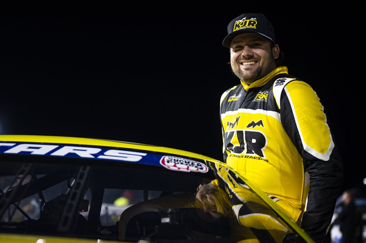 RetteJones30's tweet photo. 🔁 Bounce-back time.

🏁 @CaseyRoderick30 and @RetteJones30 head to @5FlagsSpeedway ready to regroup, refocus, and get back up front where they belong in @racewithstars 💪🏻🔥

Let’s go racing. 🏁

🔖Race Preview: https://t.co/OdGhJ3pODd

@FordRacing #RJR30 @PortCityRacecar https://t.co/ideJ9ByfEj