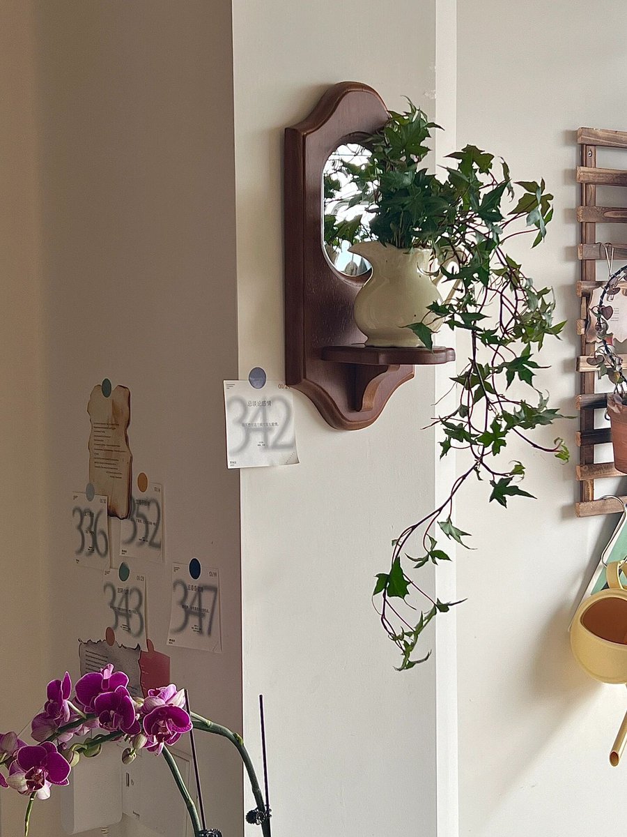 saglam_remziye's tweet image. "Sort old items: Keep what sparks joy, donate what doesn’t. Less clutter = more calm.  #DeclutterWithJoy"