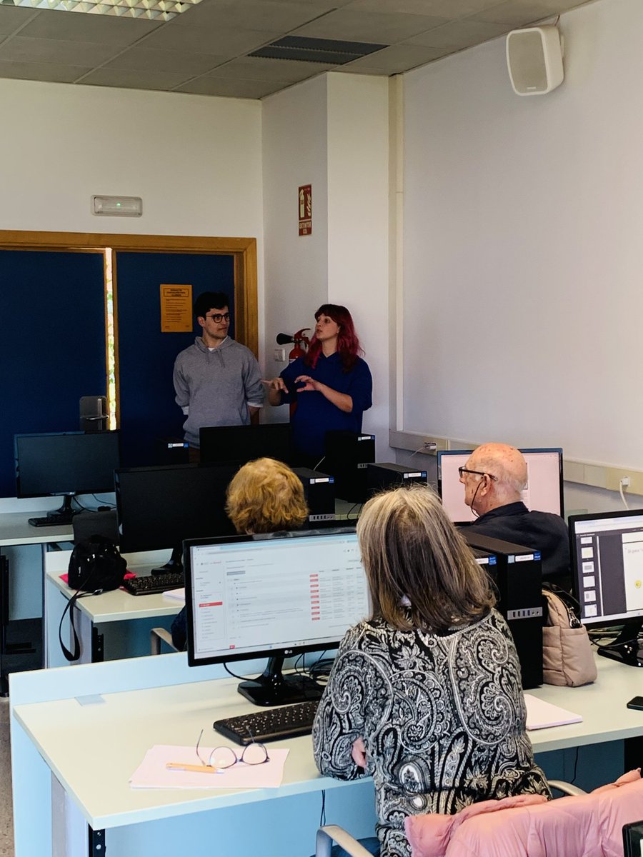 chernandez's tweet photo. Un día de aprendizajes mutuos !!! Mil Gracias Carme, Ricardo y Ann !!! Sois ADMIRABLES !!! #SENIOR #BUPT @UPV #Poliwood @TelecoUPV #GTDM @ricardoroman_27 @pauladeltarune @ahorkarme @miriamtnez 🚀📻🎥📺📡☎️🖥️💻🎵🇪🇸🇨🇳🇨🇺 https://t.co/eFxpRnjhgm