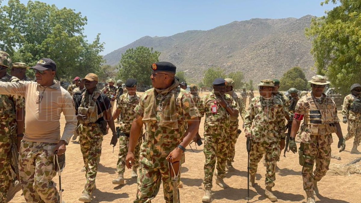 UNCLE DEJI™️ tweet media