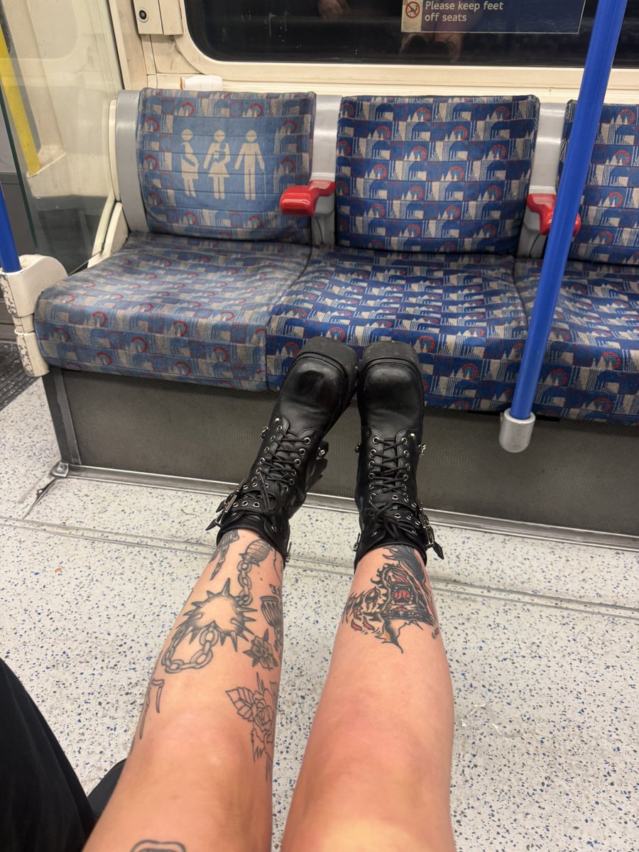 eve 🖤🤘🏼 tweet media