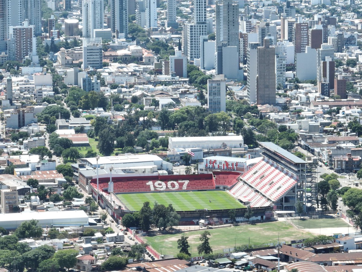 BrianWB10's tweet photo. 🏟️ Informe detallado sobre la capacidad de los estadios de la Ciudad de Santa Fe:

➡️ El estadio Brigadier López de #Colón, conocido como Cementerio de los Elefantes, tiene un aforo final y oficial de 33.716 espectadores.

➡️ El estadio 15 de Abril de #Unión, enclavado en López y Planes, tiene una capacidad final y oficial de 23.725.

✍🏾 Informe presentado por @ellitoral. 
Enlace y detalle presentado por la capacidad de cada sector.  https://t.co/hKVkIlL52z