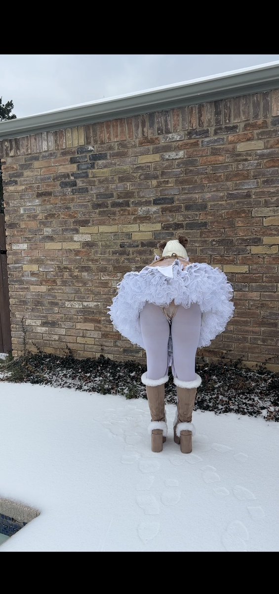 Sissy Neci tweet media