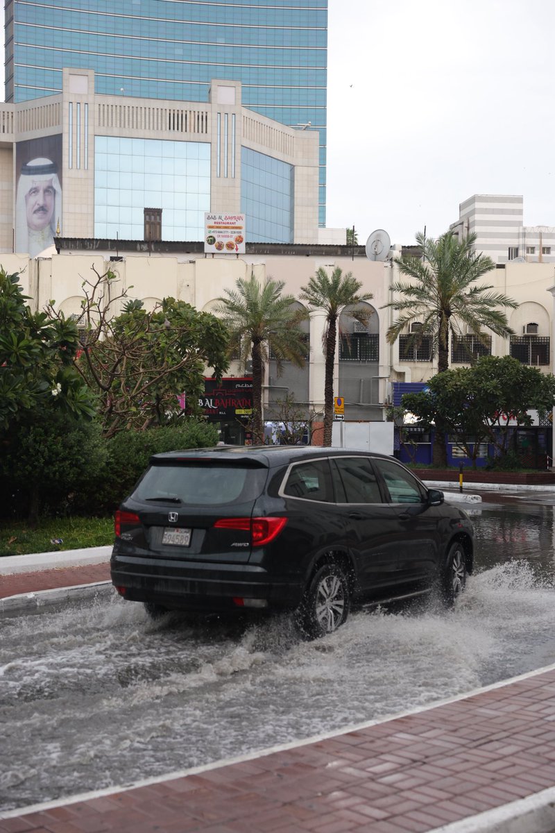 RaedaSabt's tweet photo. يمطرونها بالمسيّرات والصواريخ 🚀
ويمطرها الله بالغيث والبركة 🌧️ https://t.co/7JsPKd6VPu
