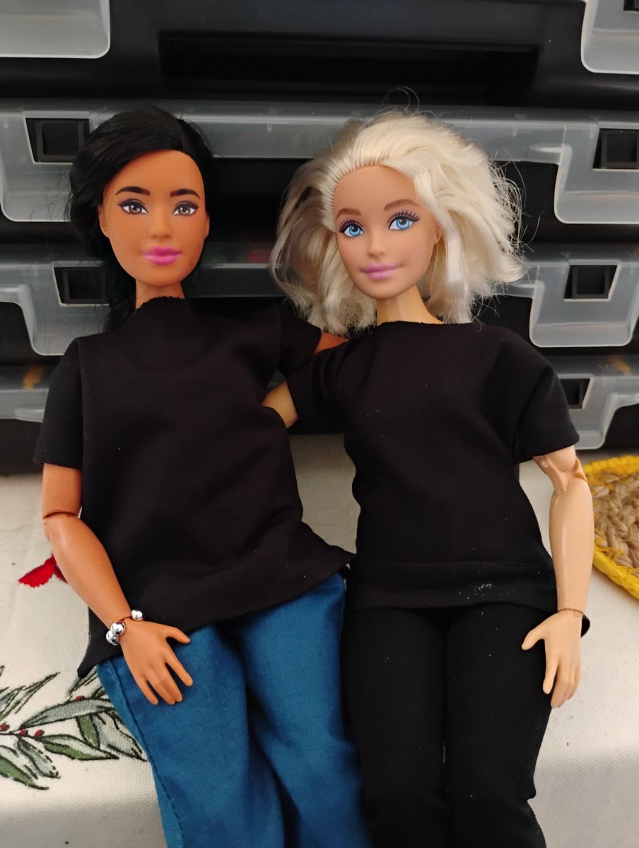 Rocklady19731's tweet photo. Made 2 tshirts which aren't a complete failure. Shown here by mini @Rinca39233287 & mini me
#MiniShirts #dollsized https://t.co/RgXyllrdzJ
