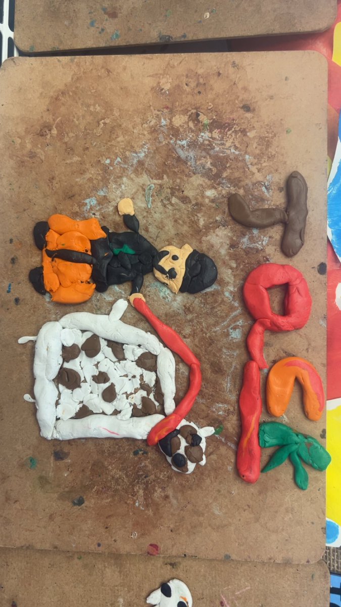 MarlboroughPrim's tweet image. Look how creative the children are in Reception. They used playdough to recreate their favourite scene from the Story Jack and the Beanstalk. " the giant is coming down the beanstalk and Jack's mum is cutting the beanstalk with her axe" . #EYFSCL #JackandtheBeanstalk