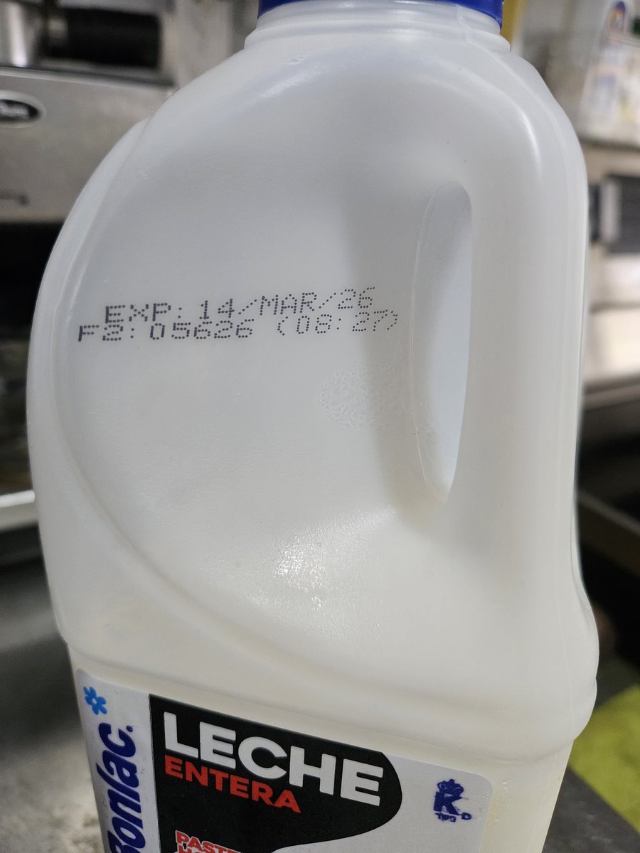 Según el vencimiento debe durar hasta el 14, sin embargo, ya sabe agria, me pasó igual con una que vencía el 12. Ambas fueron compradas en el Rey Verde de Costa del Este, por lo pronto no pienso volver a comprar leche Bonlac de galón plástico.