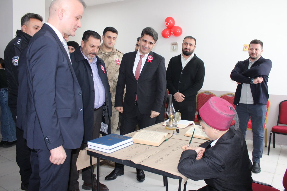 HamurMEM1's tweet photo. Kaymakamımız Sn. Erkan MİNUZ ve protokol üyelerinin katılımıyla Şehit Polis Yıldırım Günay Anadolu İmam Hatip Lisesi’nde 12 Mart İstiklâl Marşının Kabulü ve Mehmet Akif ERSOY’u Anma  Programı düzenlendi.
@MinuzErkan @hasan_kokrek https://t.co/Bn6MbYS2JN