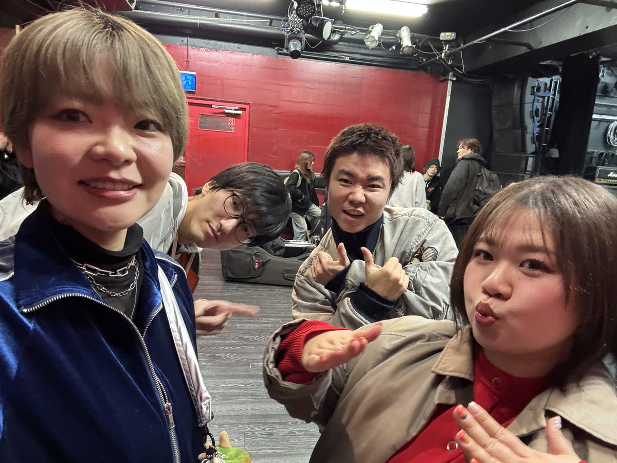 🌙THANK YOU🌙

本日はアメ村DROPありがとうございました！

BOT大崎さんの大好きなイベント「俺の見たいバンド集めました」の５周年お祝いできて幸せでした🪩

新しく出会ってくれたみんなもありがとう🪐

次回ライブは3/25@心斎橋JANUS！
お待ちしてます📨