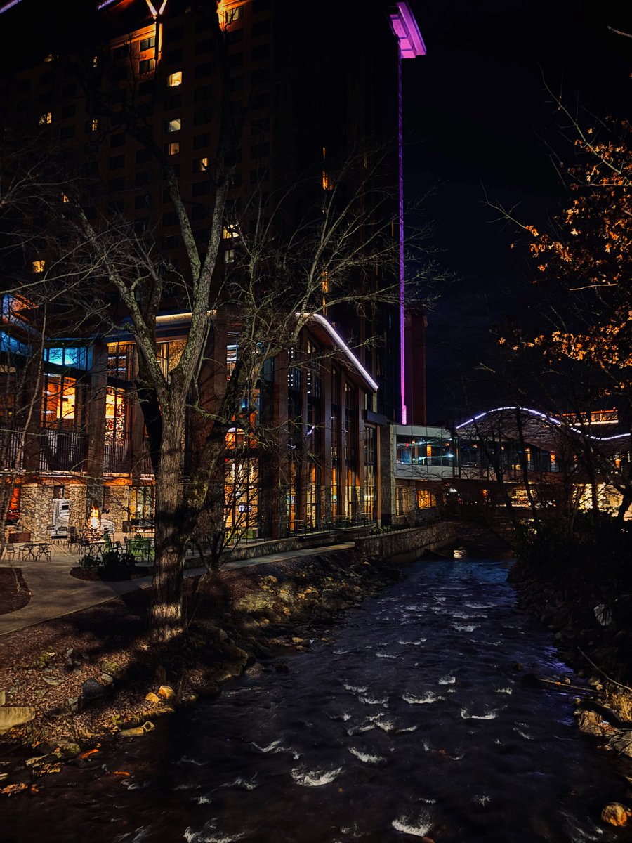 Harrah's Cherokee tweet media