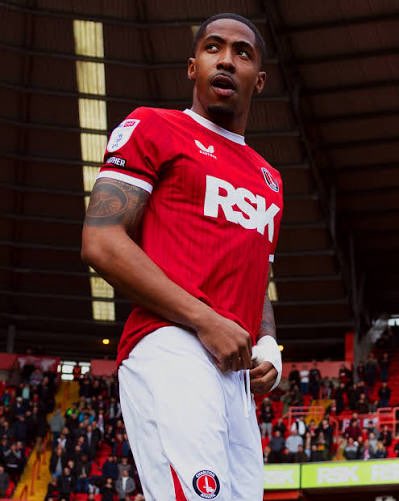 𝔠𝔥𝔞𝔯𝔩𝔱𝔬𝔫 tweet media