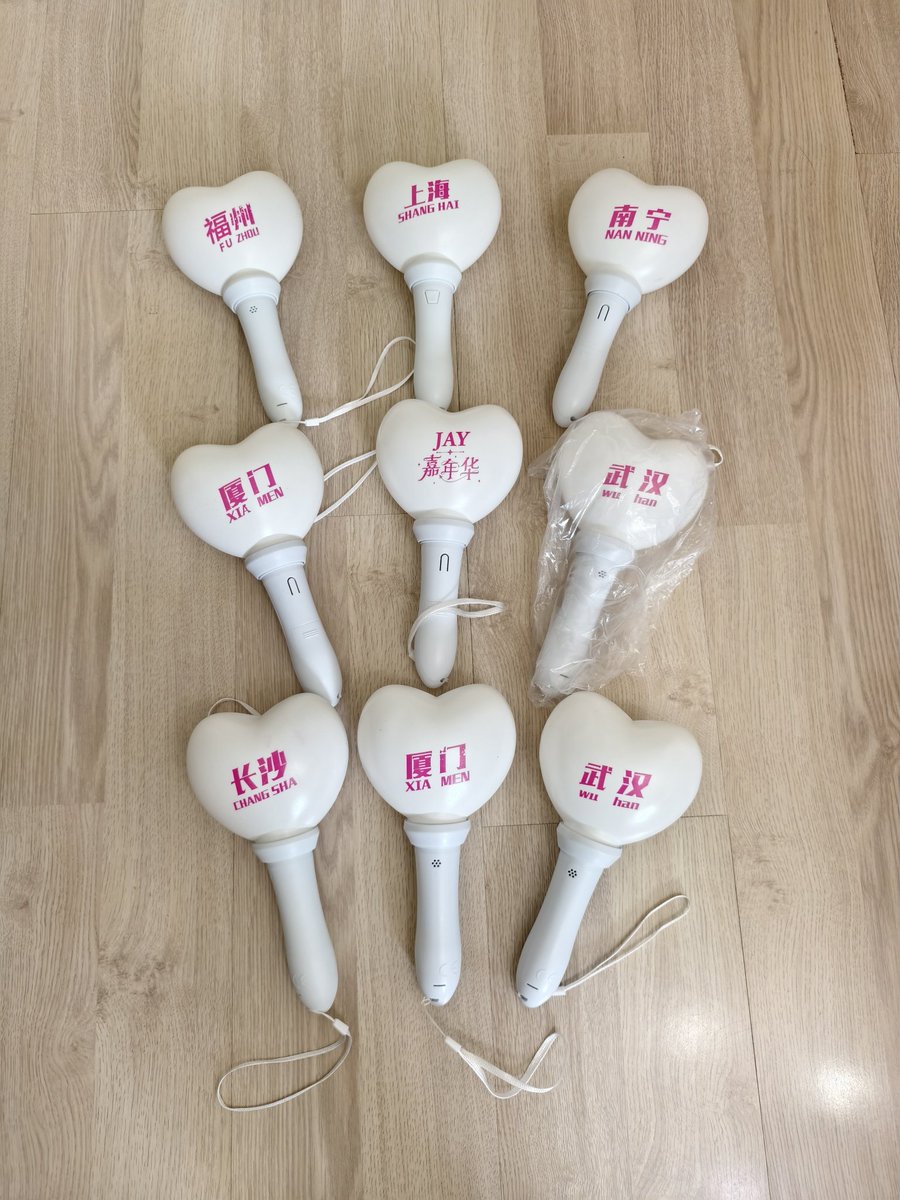 SecretMaple24's tweet photo. @WEB3ZJXCANALL 这个我是真想要，今天喊了六七个人没抢到

我去年南宁站抢到了，好怀念 https://t.co/7JcfR4wDVf