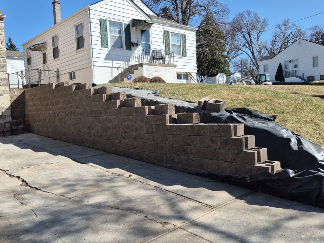 julzabovebeyond's tweet photo. We build retaining walls that are strong, durable, and beautiful, using a tried-and-true process. From the initial design to the final stone, our team focuses on both structure and looks. We have many styles and materials to choose from, so we can match and customize your needs. https://t.co/PojAaIL3DY