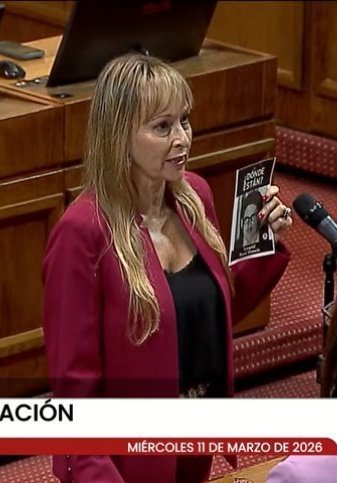 Este fascista difundió una imagen manipulada de una diputada sosteniendo una foto del ayatolá, cuando la original la muestra con la imagen de un detenido desaparecido. Estos imbéciles solo saben mentir para avivar el odio que les corroe el alma negra.