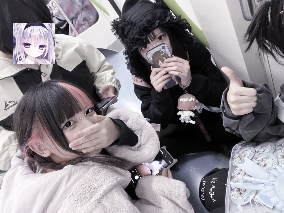 三角ちゃん寝る tweet media