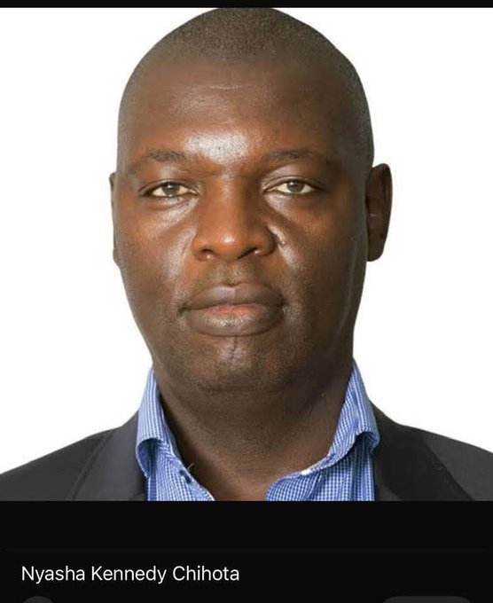 sizwesakithi1's tweet photo. @maetsebane @PolokwaneMuni So, this zimbabwean 👇🏾gets appointed by Polokwane Municipality as a high earning director of Water and Sanitation and a zambian 👇🏾gets a R610million tender in the same department and SAns think that it is all in order? Yesses man. https://t.co/BZUKshQb1d