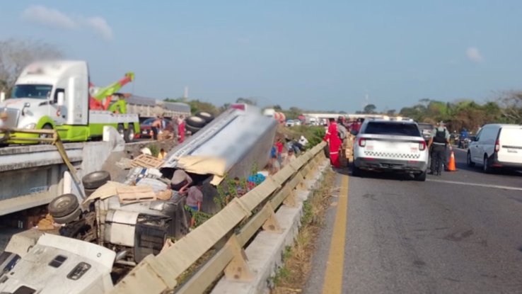 🚨🚧🚨🚧🚨

#Veracruz se registra cierre parcial tras accidente vial sobre la carretera La Tinaja-Cosoleacaque cerca del kilómetro 046+310. Atienda indicaciones viales.