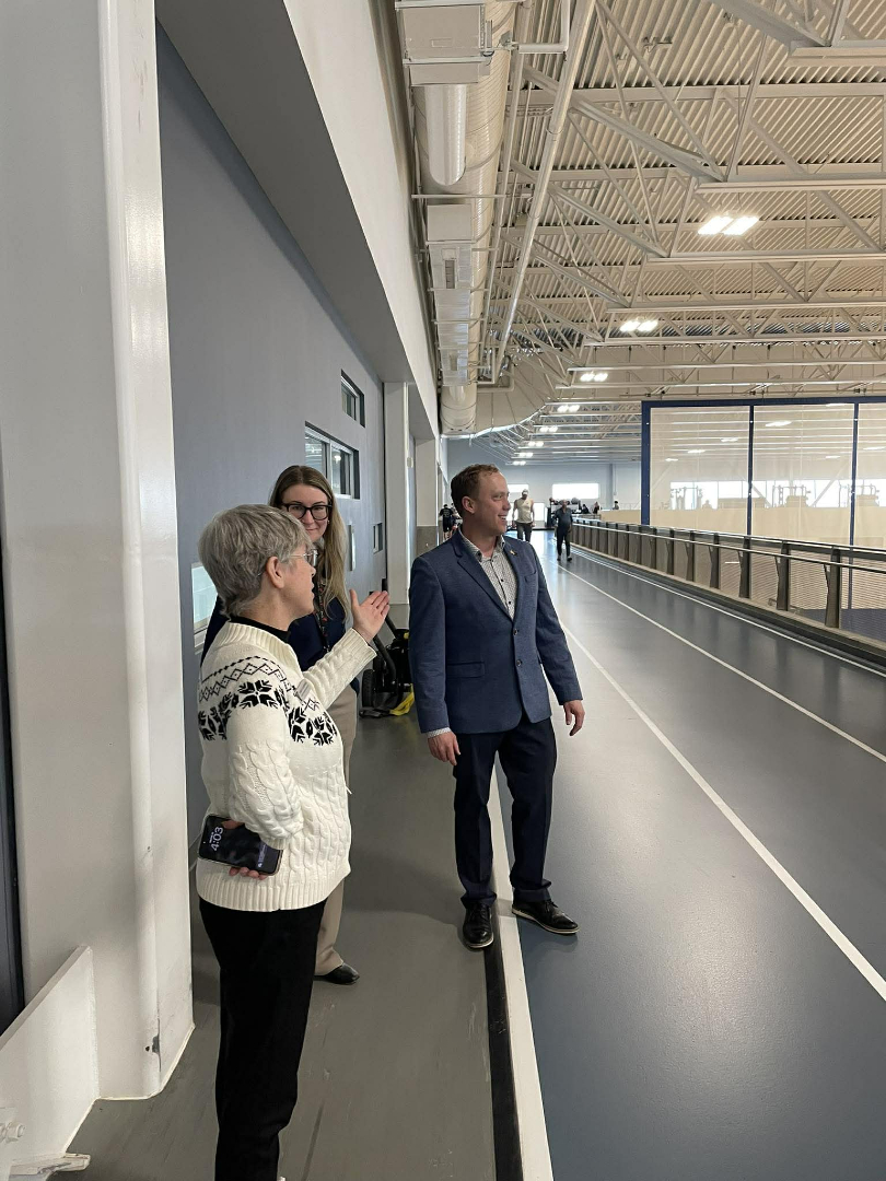 MikeJamiesonYYC's tweet photo. Toured the Seton Library and the Seton YMCA - two incredible facilities serving Ward 12 families.
The library is buzzing. And did you know the YMCA is the largest in the world?
Ward 12 residents have access to a truly first-class facility right in their backyard.
#Seton #YMCA #yyc #calgary