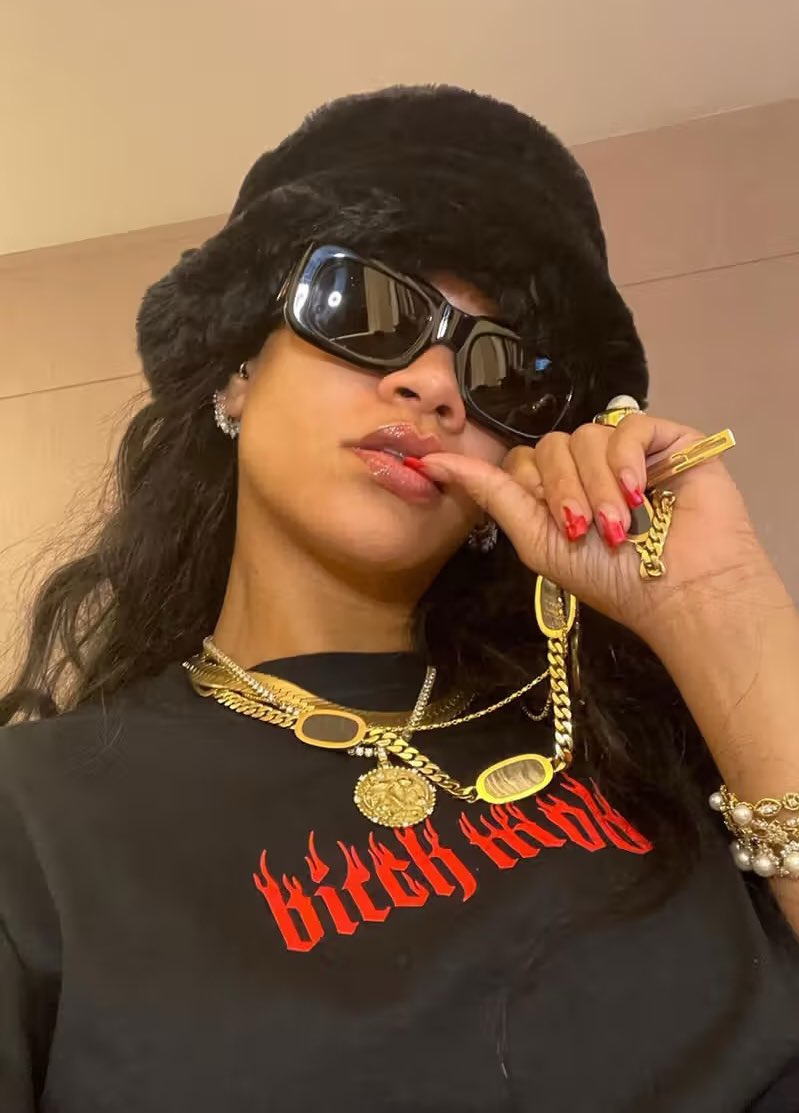 Rihannaxfiles's tweet photo. https://t.co/26698wlwjW