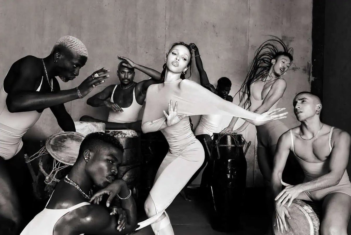 ✩ cₕᵣᵢₛₜᵢₐₙ ∗. tweet media