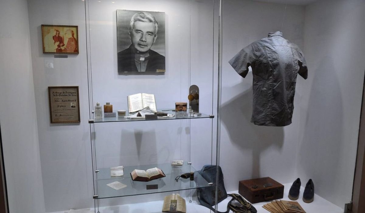 ysuca91siete's tweet photo. #Rutilio | Este 12 de marzo se conmemoran 49 años del martirio del padre Rutilio Grande, considerado el primer mártir de la Iglesia salvadoreña. La figura de Rutilio Grande continúa siendo referente de una Iglesia que busca acompañar a los más pobres y promover la justicia desde la fe.
🔗Más información: https://t.co/9G0TNm7RwI