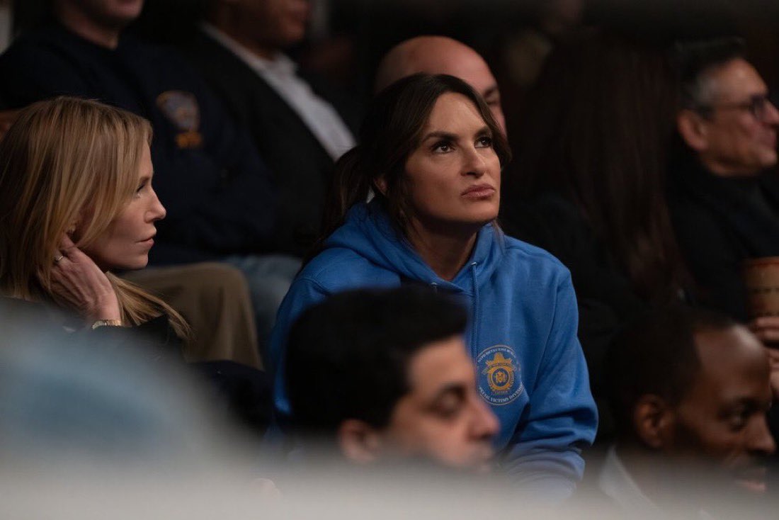 livsnovak's tweet photo. just rollins looking at her gf #rolivia https://t.co/6XOA2J0A3e